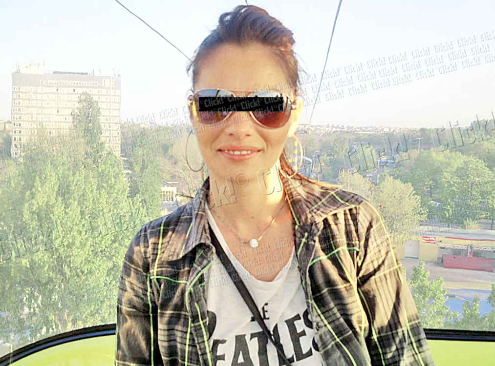 Simona G. are 25 de ani  şi s-a născut în aceeaşi zi  cu Oana Zăvoranu