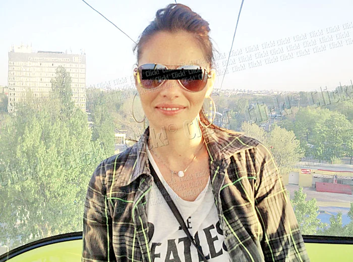 Simona G. are 25 de ani  şi s-a născut în aceeaşi zi  cu Oana Zăvoranu