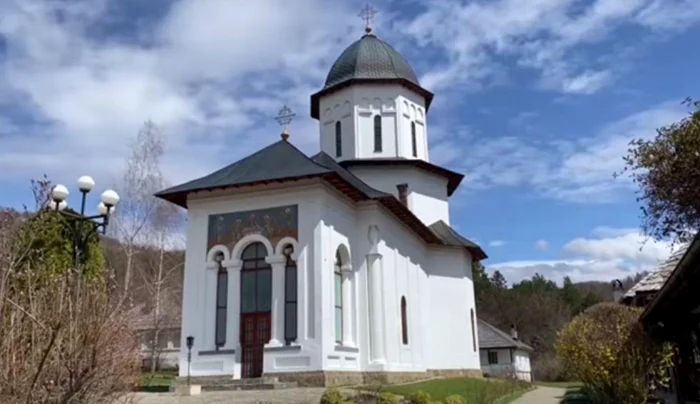 Actualul lăcaş de cult. Foto captură video Andrada Motrun/ CJ Argeş