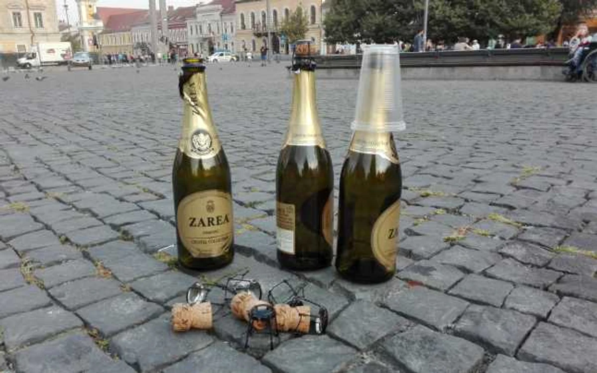 clujeni in piata unirii foto florina pop