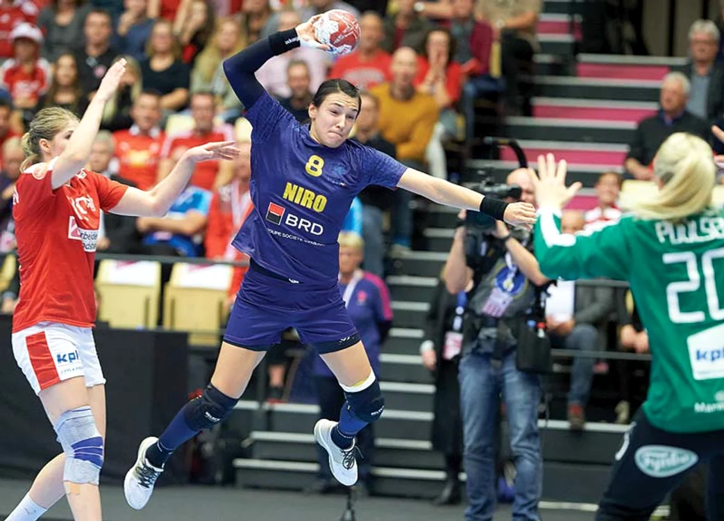 Cristina Neagu, vedeta noastră