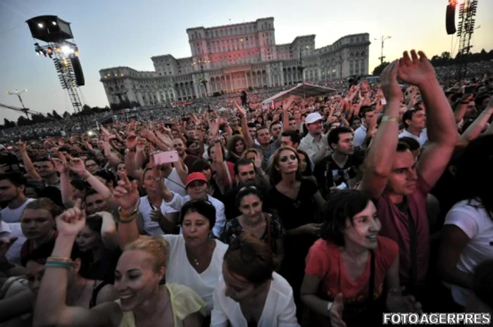 
    Cei 65.000 de oameni care au asistat la spectacolul oferit de Robbie Williams s-au plâns de organizare  