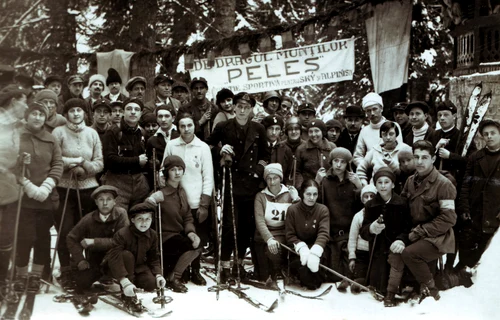 Principele Nicolae (în uniformă, în centru) şi cpt. Dimăncescu (în dreapta, cu banderolă) jpg