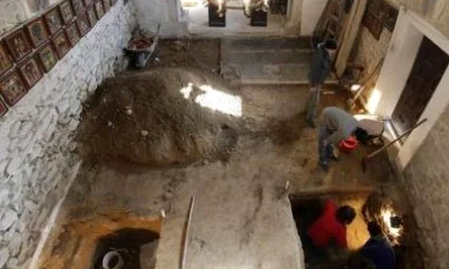 Morminte medievale găsite sub biserica din Feleacu jpeg