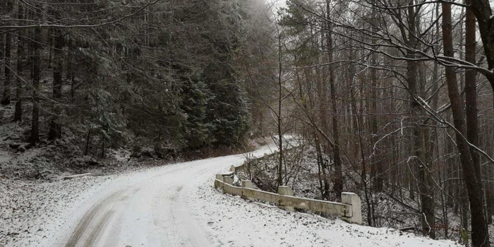 Drumul către staţiunea montană Vârful lui Roman - Horezu Foto FB Vârful Romani