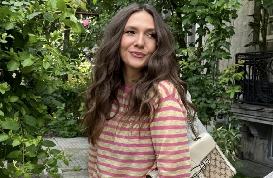 Adela Popescu despre relația cu moartea din copilărie