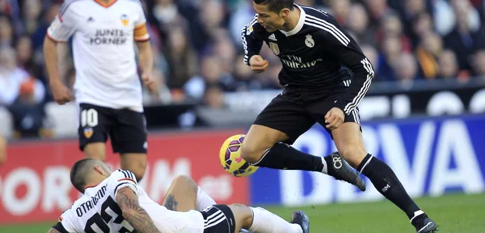 Ronaldo a marcat din penalty, cel de-al 26-lea său gol în 17 etape, dar Real a fost învinsă de Valencia (1-2). FOTO AP