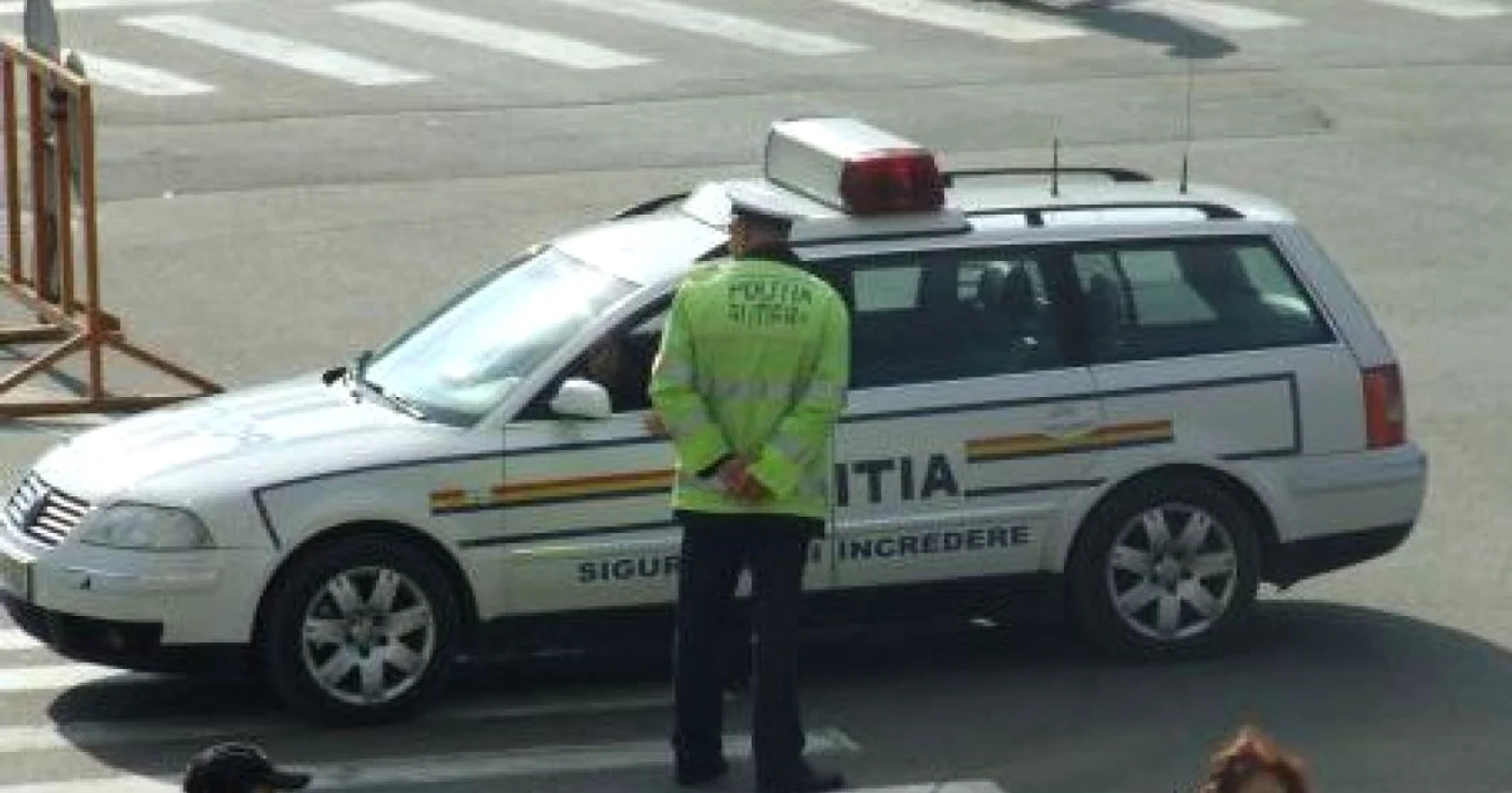Poliţiştii au organizat filtre la toate ieşirile din oraş 