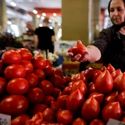Roșii vândute în piață FOTO Shutterstock 