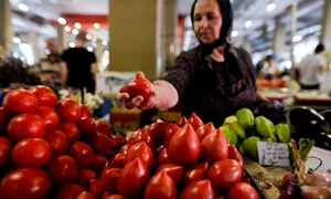 Roșii vândute în piață FOTO Shutterstock 