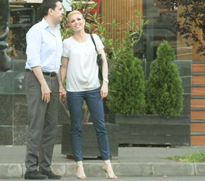 Cristina Rus e toată numai un zâmbet de când soţul ei a fost eliberat din arest Foto: Click!