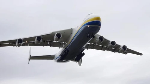 Antonov-225 cel mai mare avion din lume a aterizat pe pista Aeroportului Henri Coandă foto ROMATSA