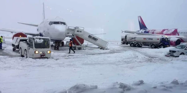 Aeroportul Iaşi sub nămeţi FOTO Ionuţ Timofte