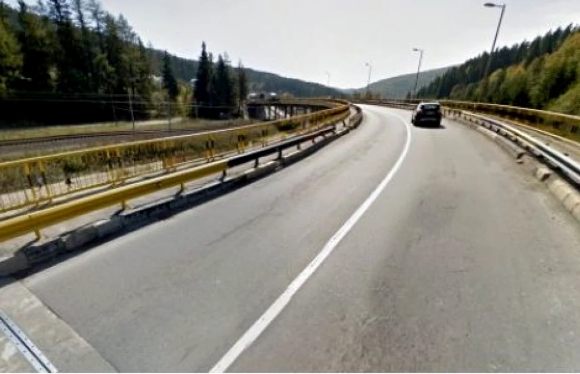 Lucrările se efectuează la pasajul de la ieşirea din Predeal. FOTObzb.ro