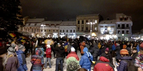 Protestatarii au umplut Piaţa Sfatului