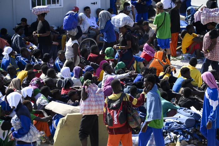 Migranţi, sosiți pe insula italiană Lampedusa FOTO Profimedia