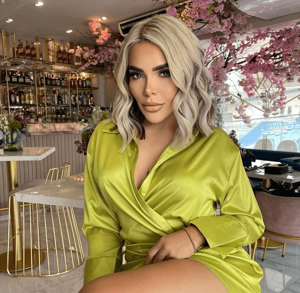 Fost model OnlyFans, ajuns primar. Metoda prin care și-a finanțat campania electorală