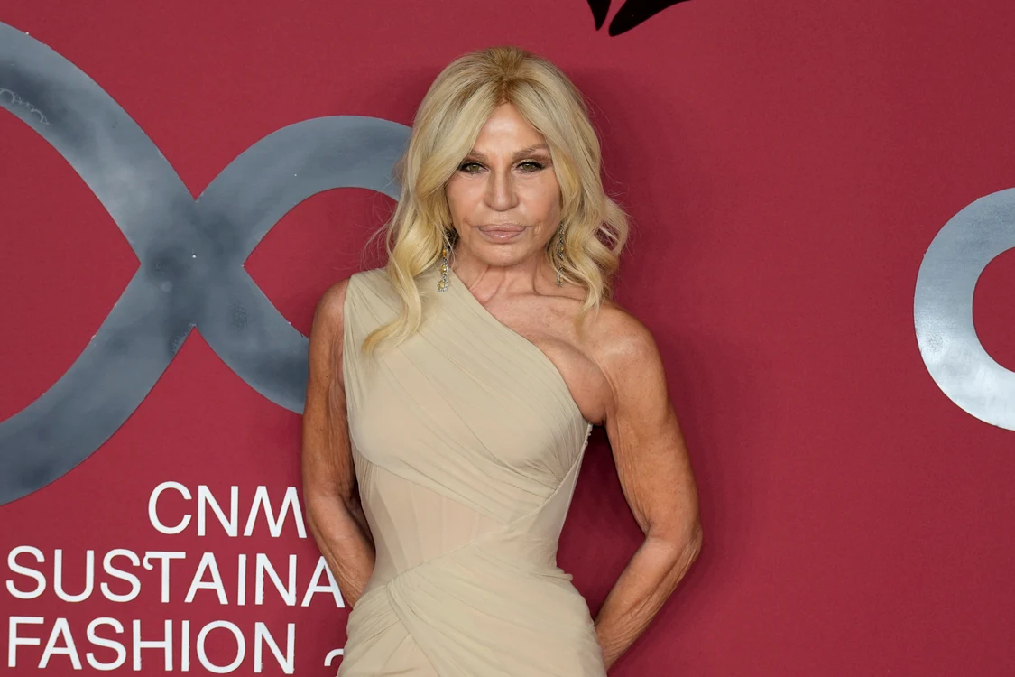 Donatella Versace a fost recompensată cu un premiu umanitar. Foto: Profimedia