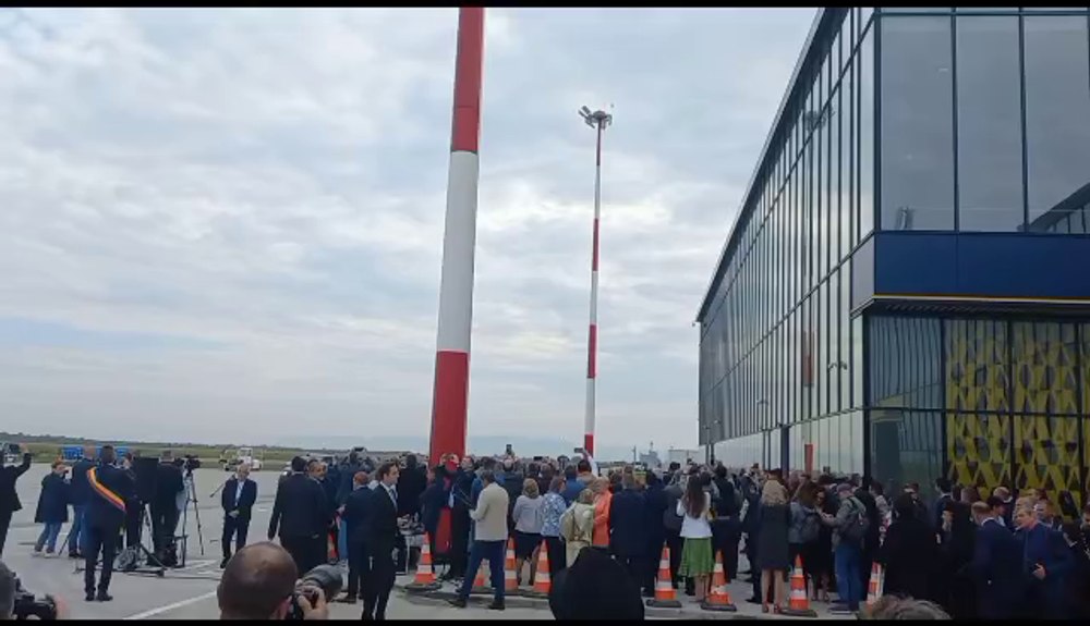 Aeroportul de la Brașov, inaugurat. Este primul aeroport construit în România după 50 de ani VIDEO