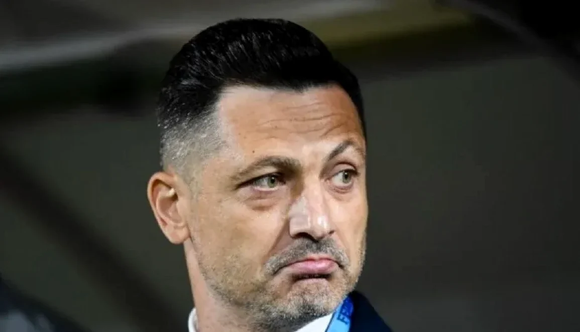Mirel Rădi, băgat în ședință de Mihai Rotaru. Foto Sportpictures 