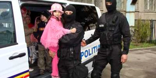 Mascații și copiii 