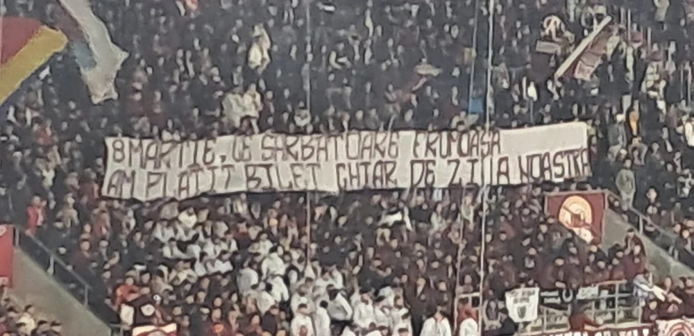 Galeria Rapidului are simțul umorului FOTO Daniel Conțescu