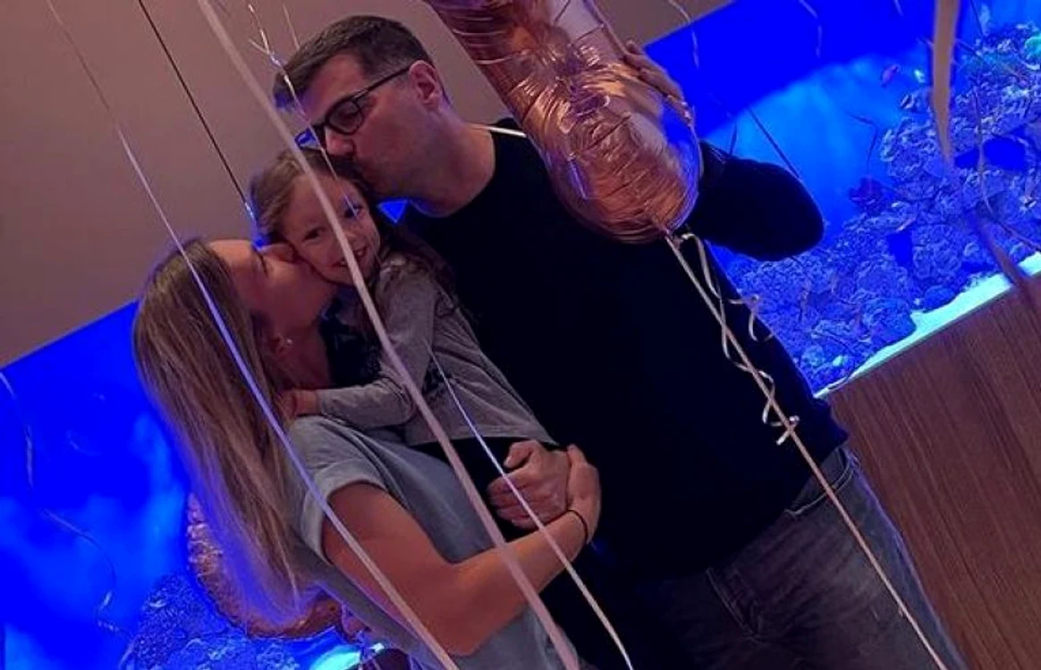 
    Simona Halep și nepoata ei, Tania, care a avut un tort cu prințese de ziua saFOTO: Instagram  