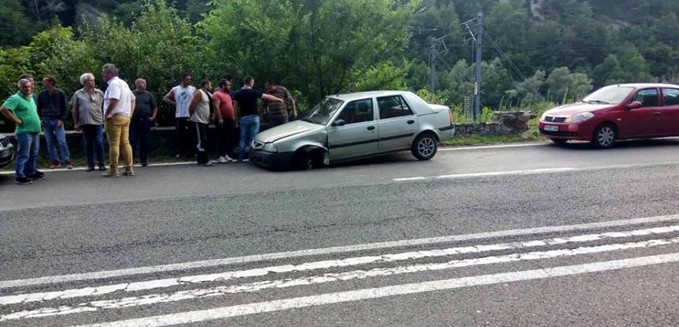 Maşinile au fost avariate serios în urma impactului Foto: arhivă Adevărul