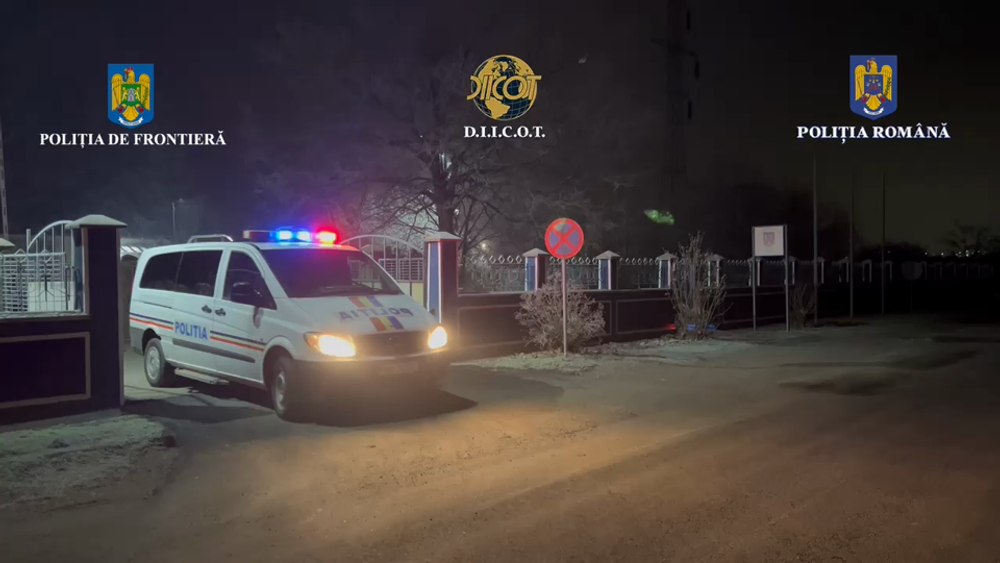 Filieră internaţională de trafic cu persoane în anchetă. Zeci de percheziţii în Arad, Bihor, Brăila, Dolj şi Vrancea