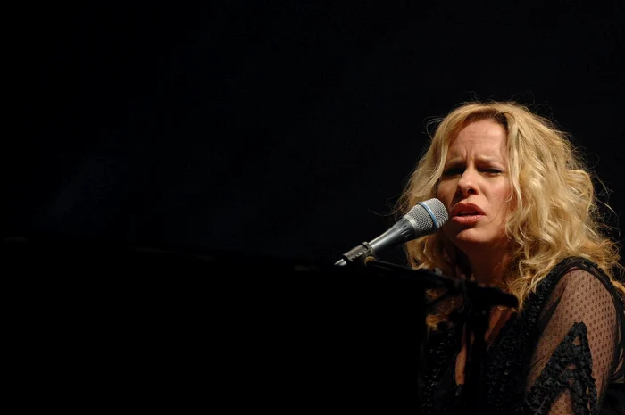Interpreta este cunoscută graţie serialului Ally McBeal