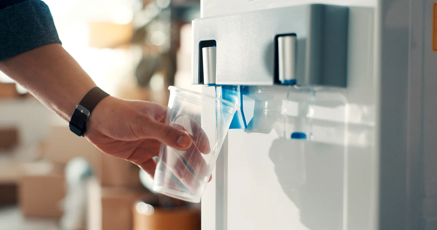 Devine obligatoriu accesul gratuit la apă potabilă în instituții. FOTO Shutterstock