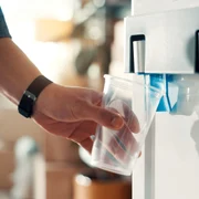 Dozator de apă FOTO Shutterstock