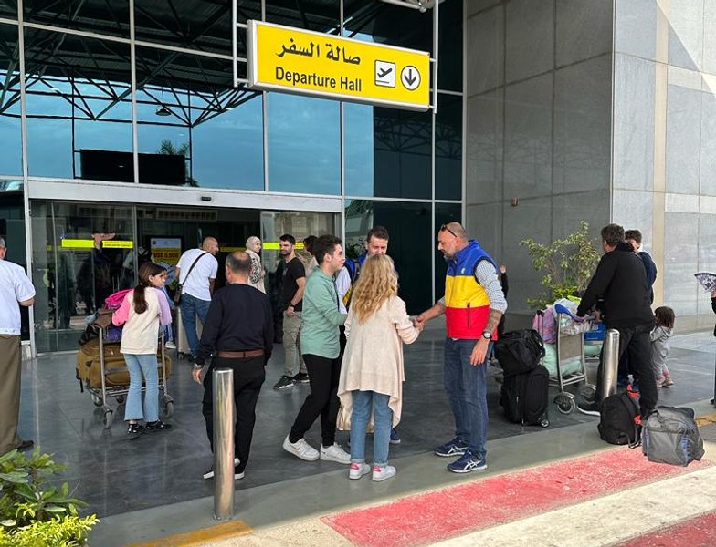 11 cetățeni români și membri de familie, evacuați din Fâșia Gaza