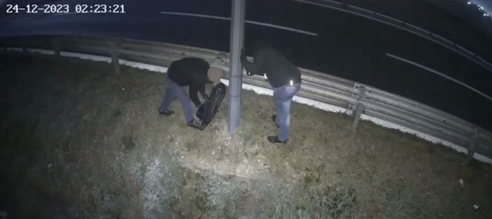 Italia, în căutarea lui „Fleximan”. Un bărbat distruge camerele radar de pe șosele VIDEO 