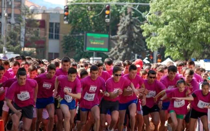 Anul trecut, la start s-au aliniat alergători de pe patru continente FOTO Arhivă