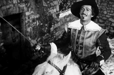 Ştiaţi că urmașul lui d’Artagnan este membru al Senatului francez? Interviu jpeg