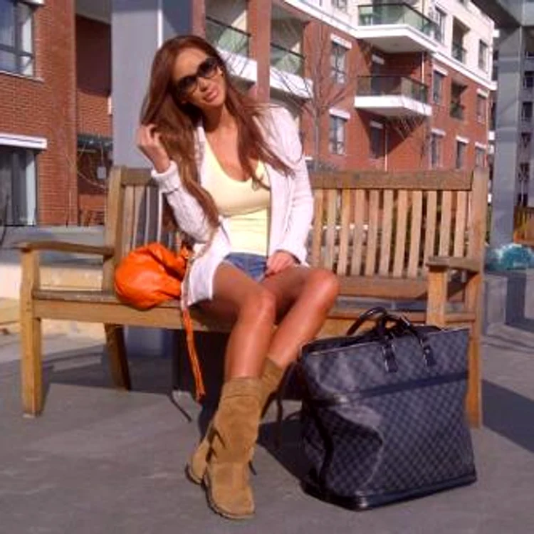 
    Bianca Drăguşanu  