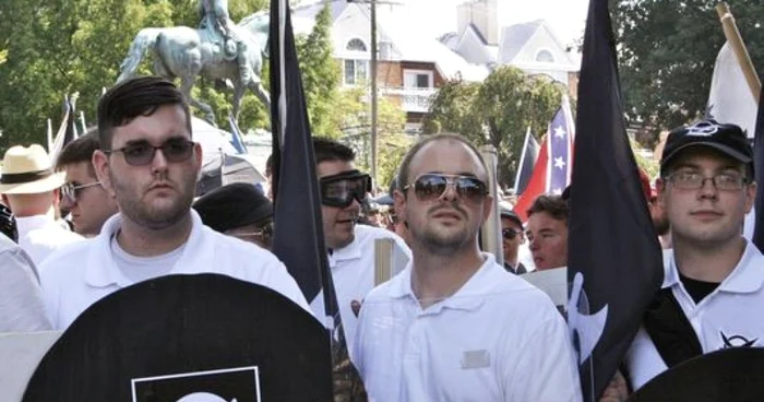 Alex James Fields Jr. (primul din dreapta) la mitingul extremei drepte de la Charlottesville FOTO USA Today