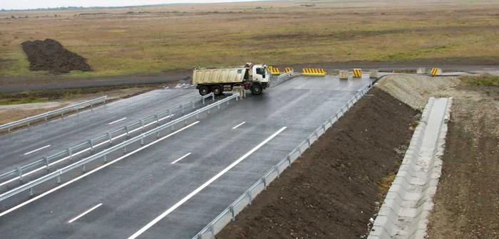 Capătul primului lot al autostrăzii. SURSA FOTO: forum.construim-romania.ro/