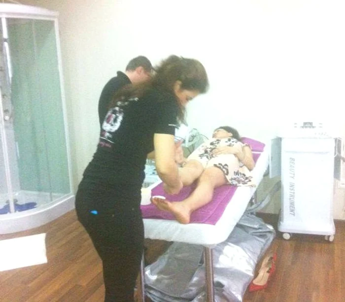 Laura, iubita lui Bogdan Stelea, are un corp de milioane. Masajul e pe deplin meritat