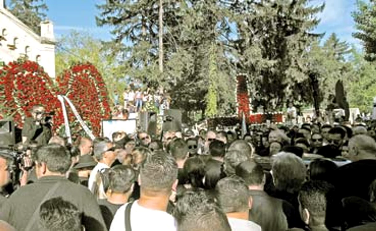
    Interlopul a fost  înmormântat ieri ca  un adevărat regeFoto: David Muntean  