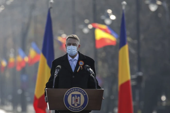 
    De ziua Națională a României, președintele Klaus Iohannis a mulțumit medicilor care își riscă viața îngrijind pacienți CovidSursa foto: INQUAM PHOTOS/Octav Ganea  