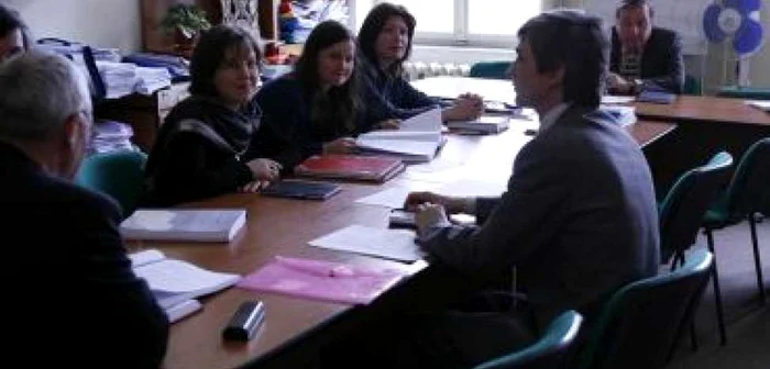Alba Iulia: Dascălii din Alba participă la un simpozion dedicat Zilei Profesorului