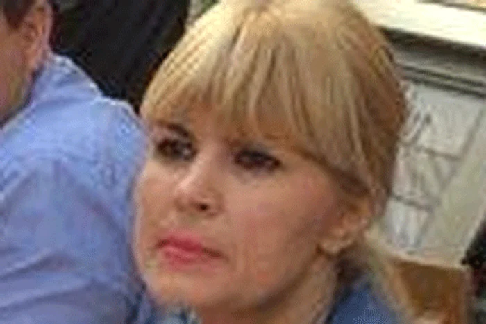 Elena Udrea a mers cu colegii în Centru Vechi pentru a vedea meciul Brazilia-Croaţia (foto:Facebook)