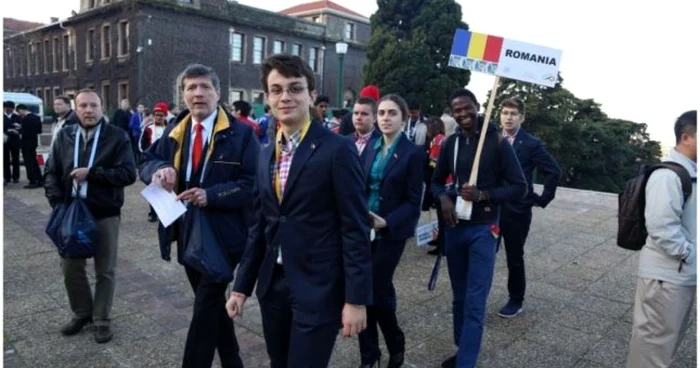 Românii au cucerit o medalie de aur  şi cinci de argint, reuşind performanţa de a se clasa pe locul 11 din lume  FOTO  International Mahtematical Olympiad  2014