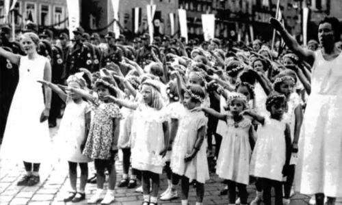 Experimentul Lebensborn   secretul obsesiei lui Hitler pentru „rasa pură“  „Fabrica“ de copii blonzi cu ochi albaştri a atins şi România jpeg