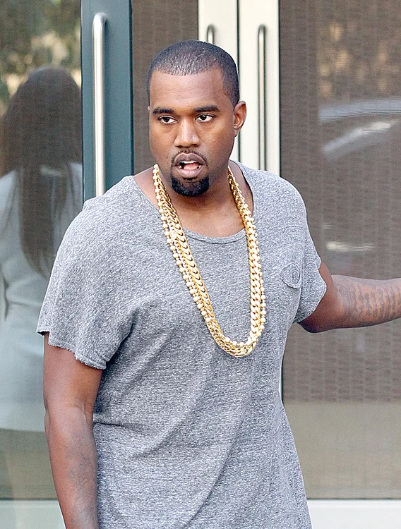 Kanye West nu renunţă  niciodată la bijuteriile  lui din aur masiv