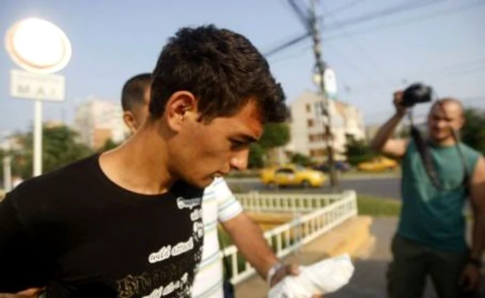 Tânărul a fost prezentat cu propunerea de arestare preventivă