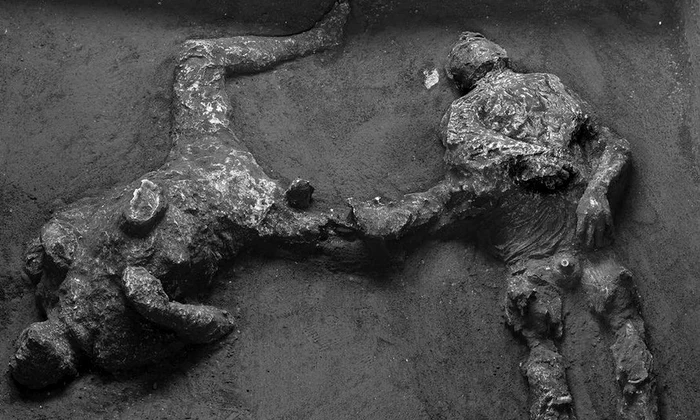 Rămășițele bine conservate a doi bărbați, descoperite între ruinele orașului Pompei | FOTO jpeg