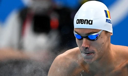 David Popovici campion mondial 200 m la Budapesta noul Michael Phelps (2) jpg